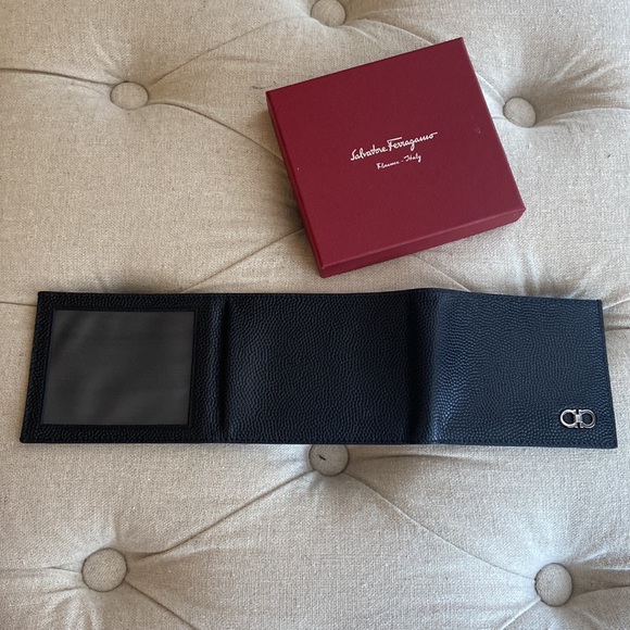 Salvatore Ferragamo Men's Pebbled Tri Fold
Leather Wallet - Picture 4 of 7